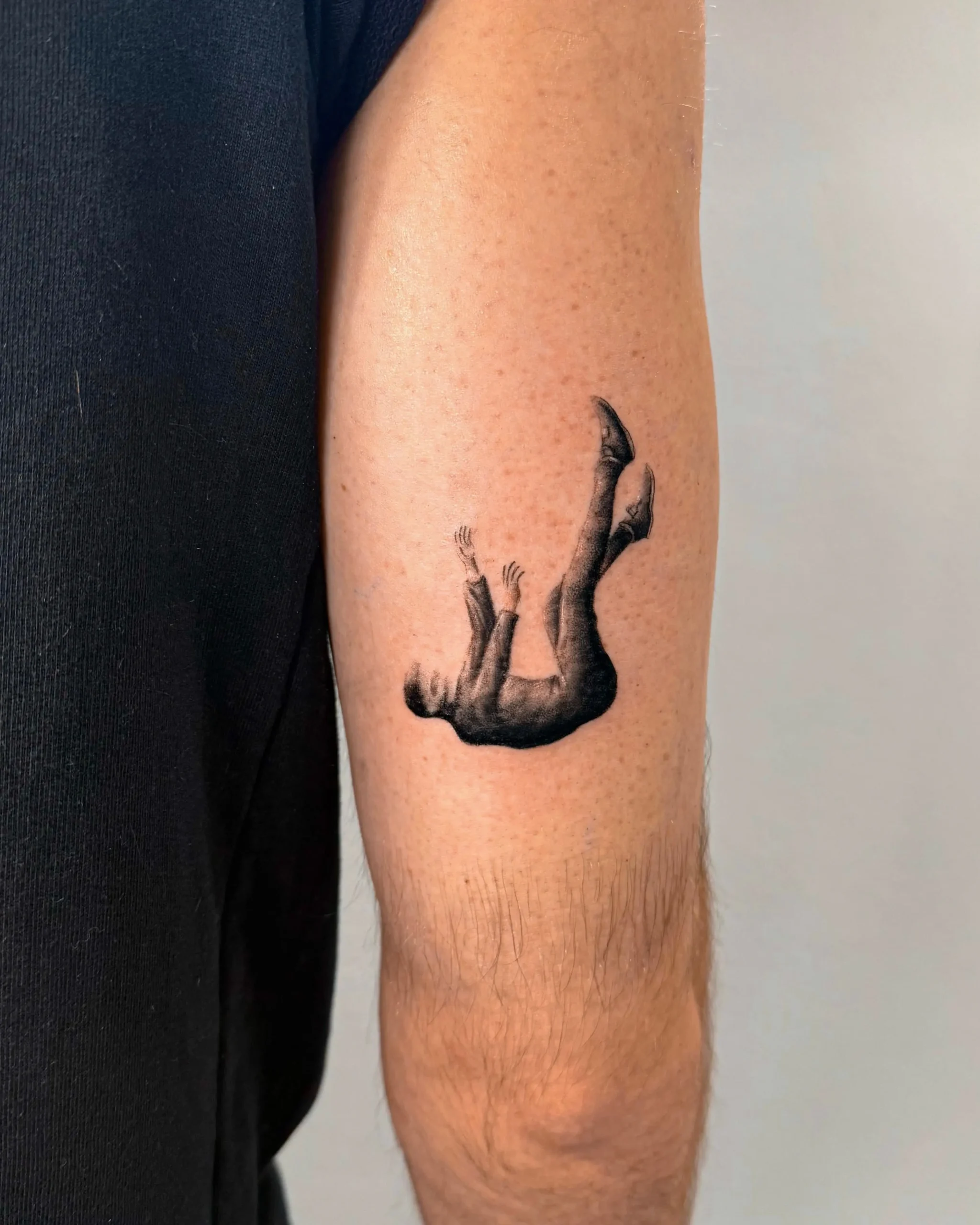 Micro-realism silhouette tattoo of a man falling through the air - Walk In Tattoo Budapest Micro-realism silhouette tattoo of a man falling through the air - Walk In Tattoo Budapest